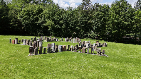 Das 25 Meter große Mahnmal in Form eines Davidsterns.